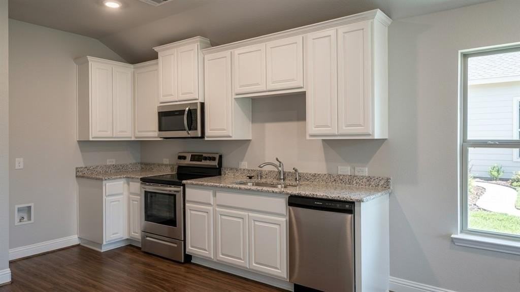 1419 Warringwood Dr - Photo 5 of 17