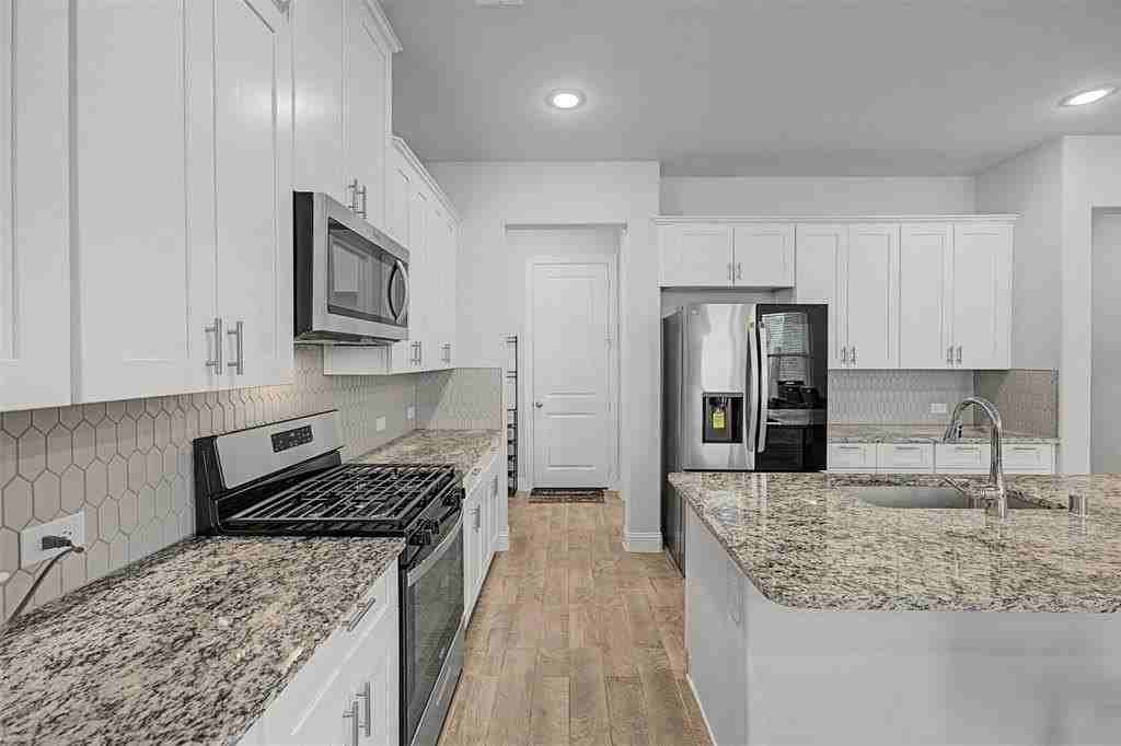 537 Hutchinson Ln - Photo 6 of 28