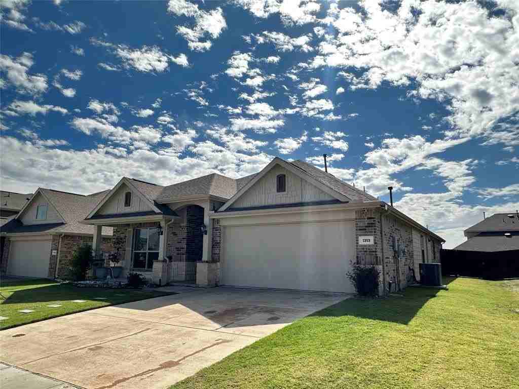 1313 Forest Haven Dr - Photo 2 of 31