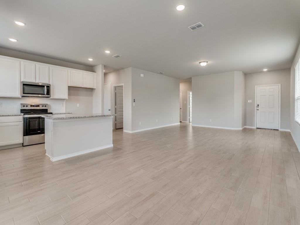 920 Ravenwood Ln - Photo 2 of 11