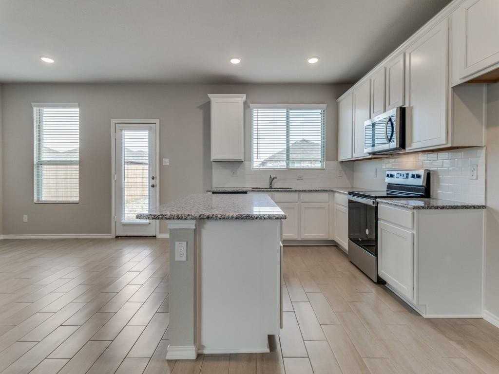920 Ravenwood Ln - Photo 5 of 11
