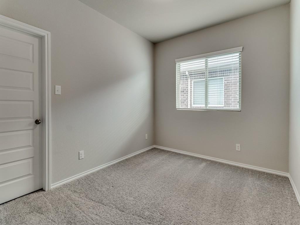 920 Ravenwood Ln - Photo 6 of 11