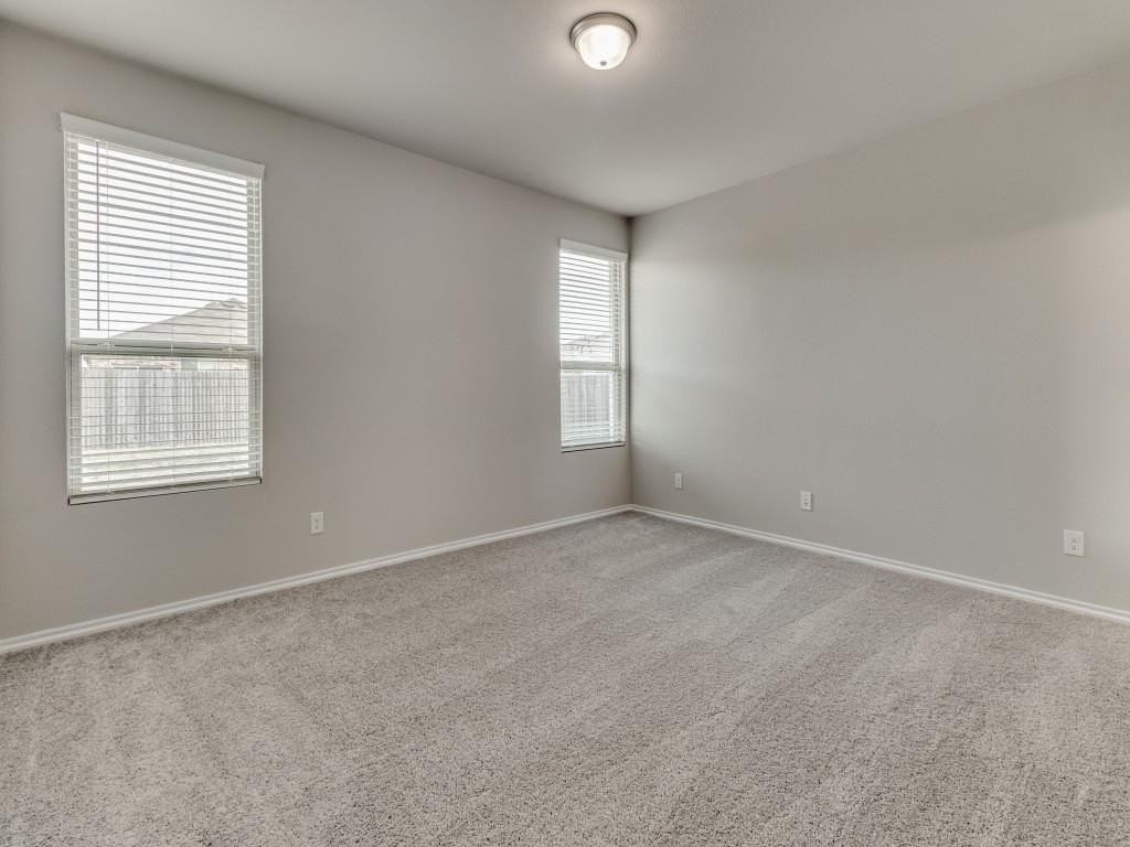 920 Ravenwood Ln - Photo 7 of 11