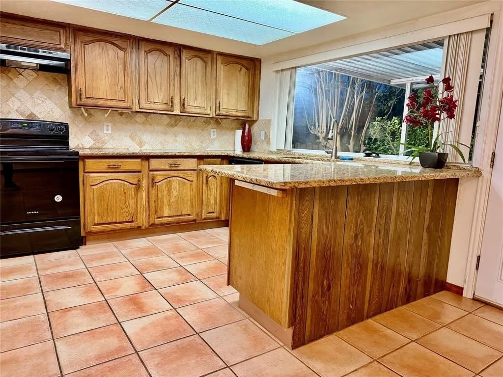 941 Lombardy Dr - Photo 4 of 17