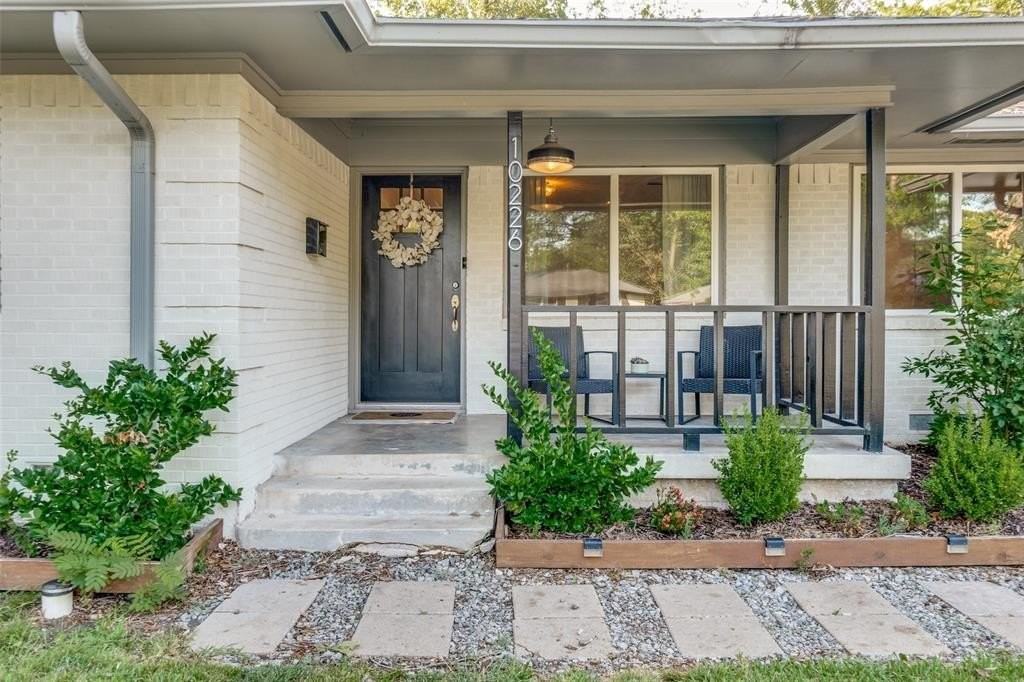 10226 Eastwood Dr - Photo 3 of 25