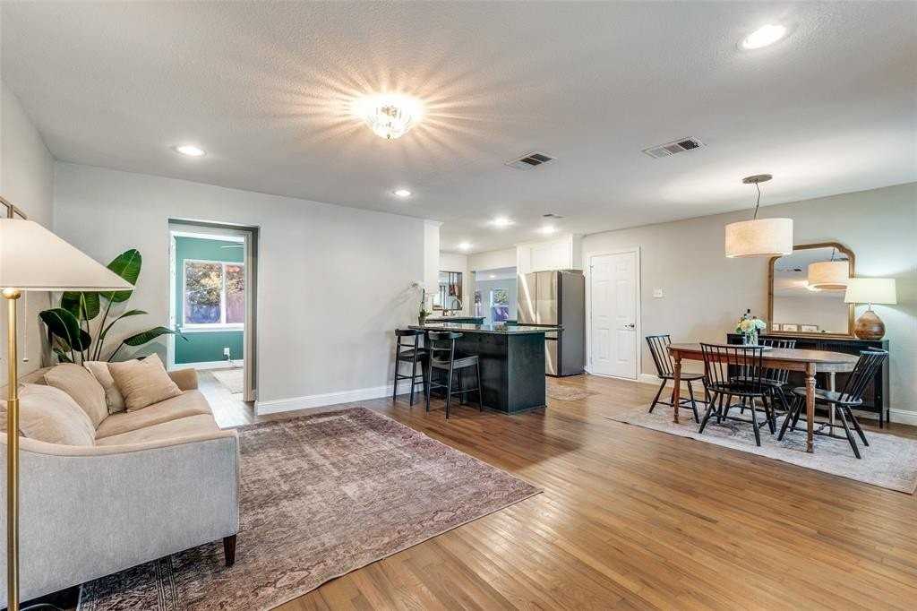 10226 Eastwood Dr - Photo 4 of 25