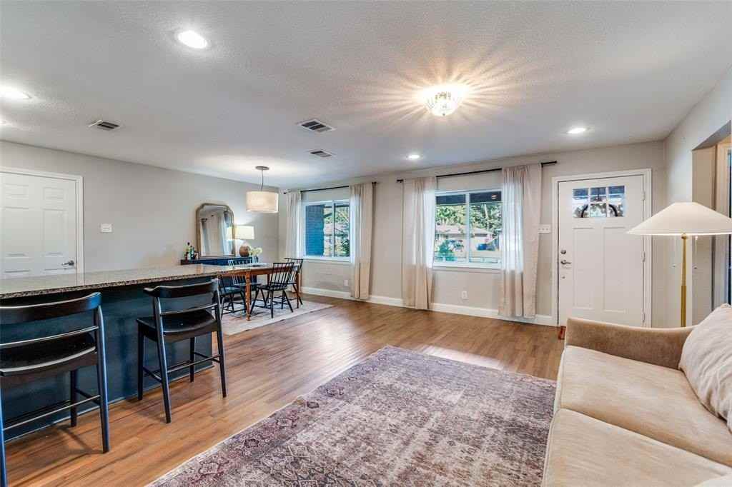 10226 Eastwood Dr - Photo 5 of 25