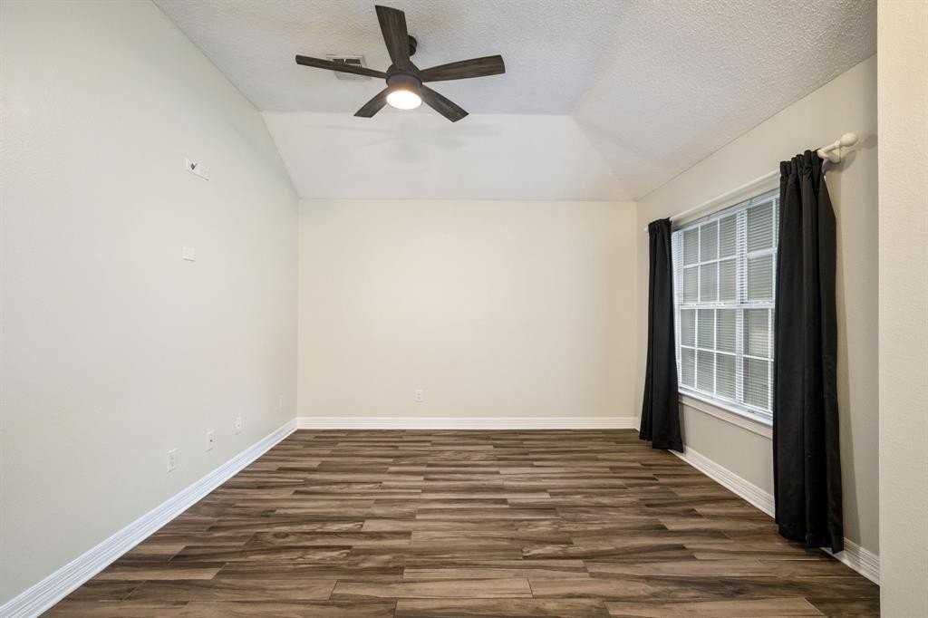 3810 Columbus Dr - Photo 4 of 33