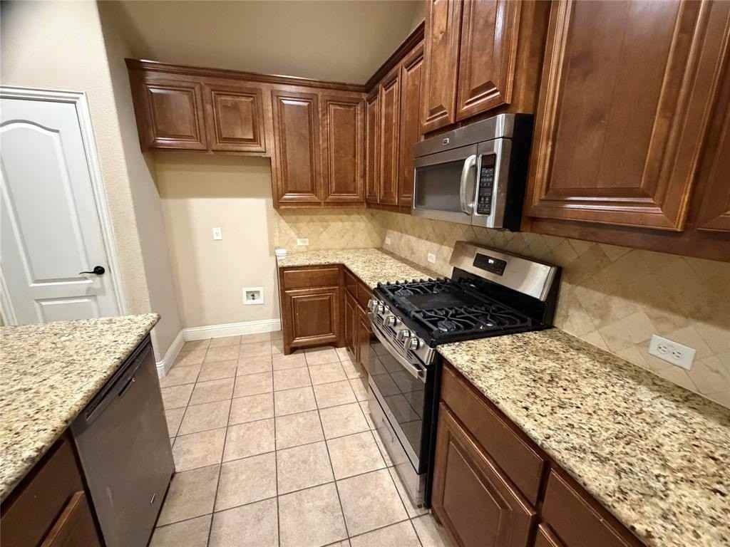 4307 Oak Bluff Rd - Photo 5 of 38