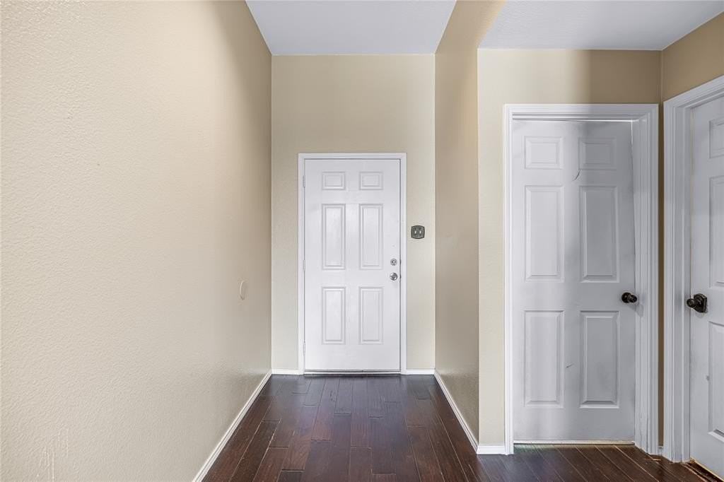 1712 Rosson Rd - Photo 2 of 37