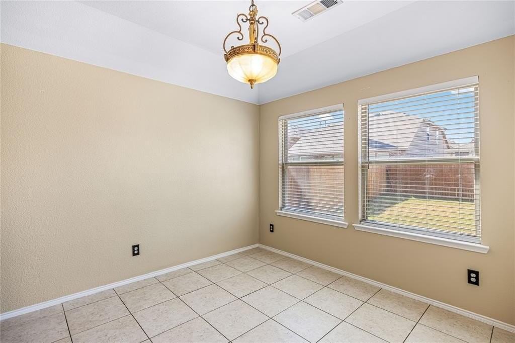 1712 Rosson Rd - Photo 7 of 37