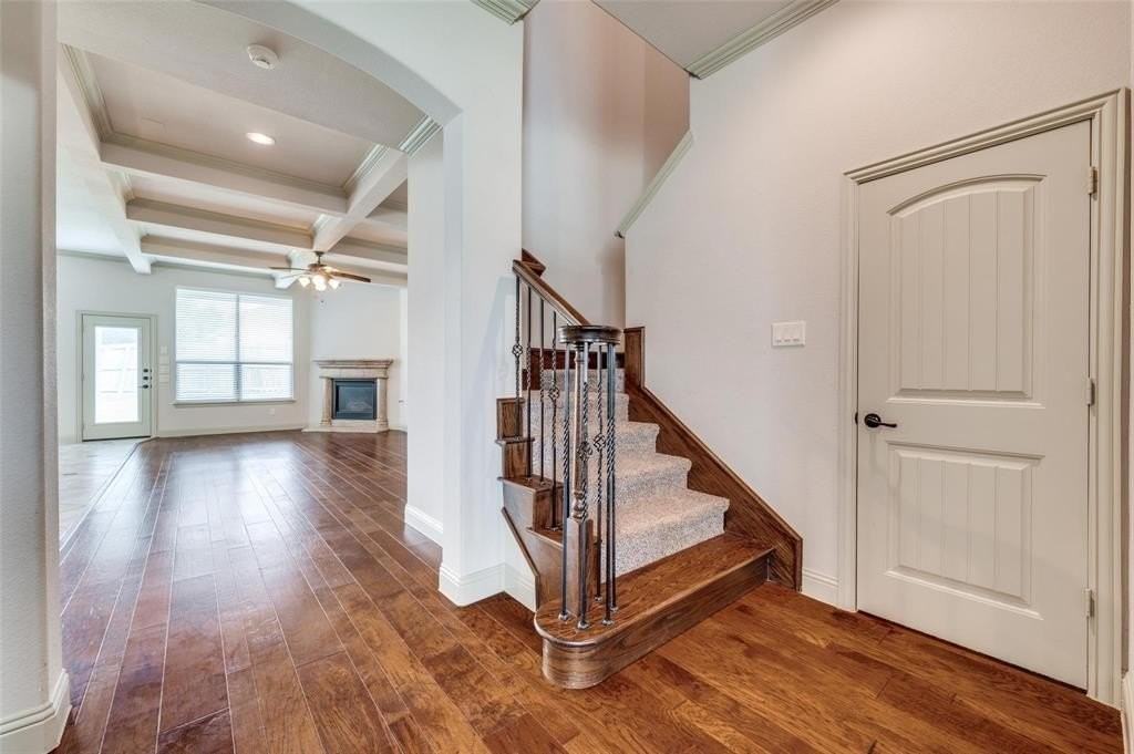 817 Lake Meadow Ln - Photo 2 of 24