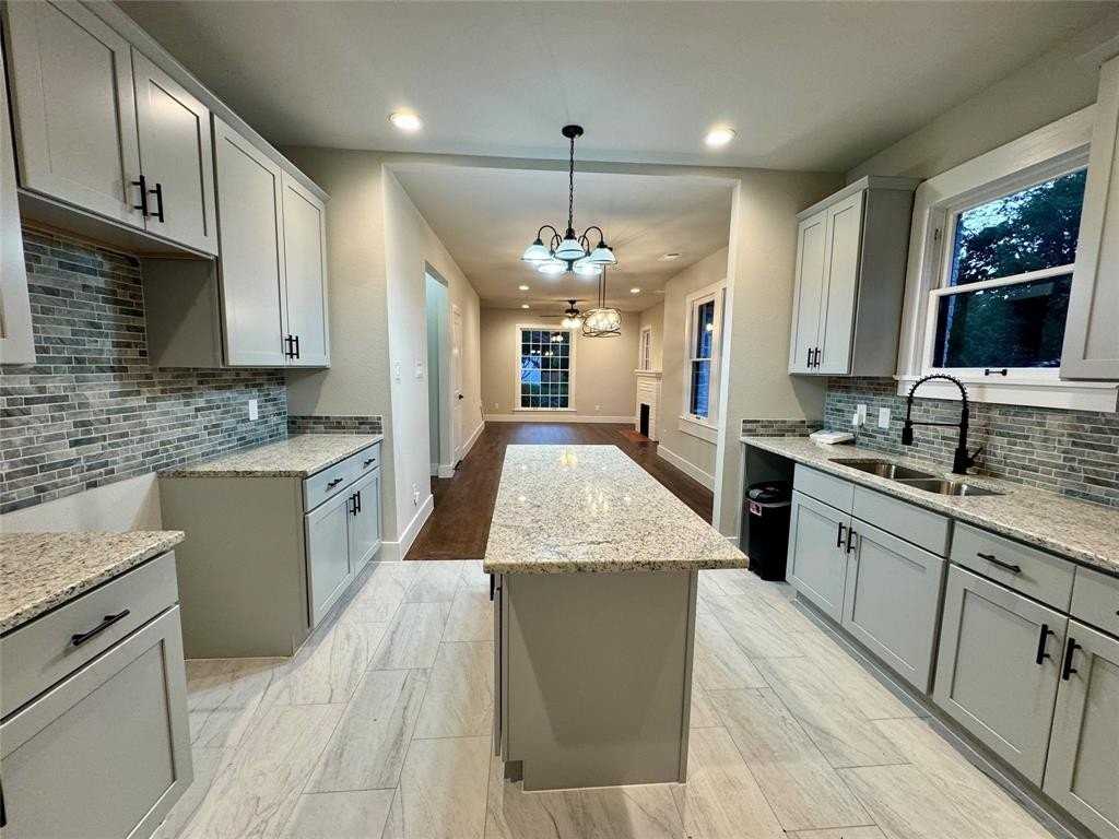 1810 Ramsey Ave - Photo 5 of 17