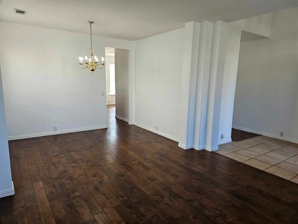 2104 Royal Oak Dr - Photo 3 of 38