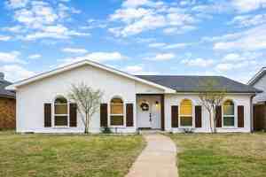 featured image of 1208 Crestwood Ct