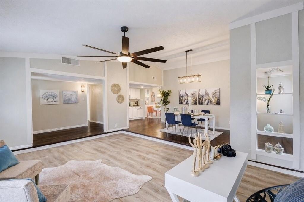 1208 Crestwood Ct - Photo 3 of 23