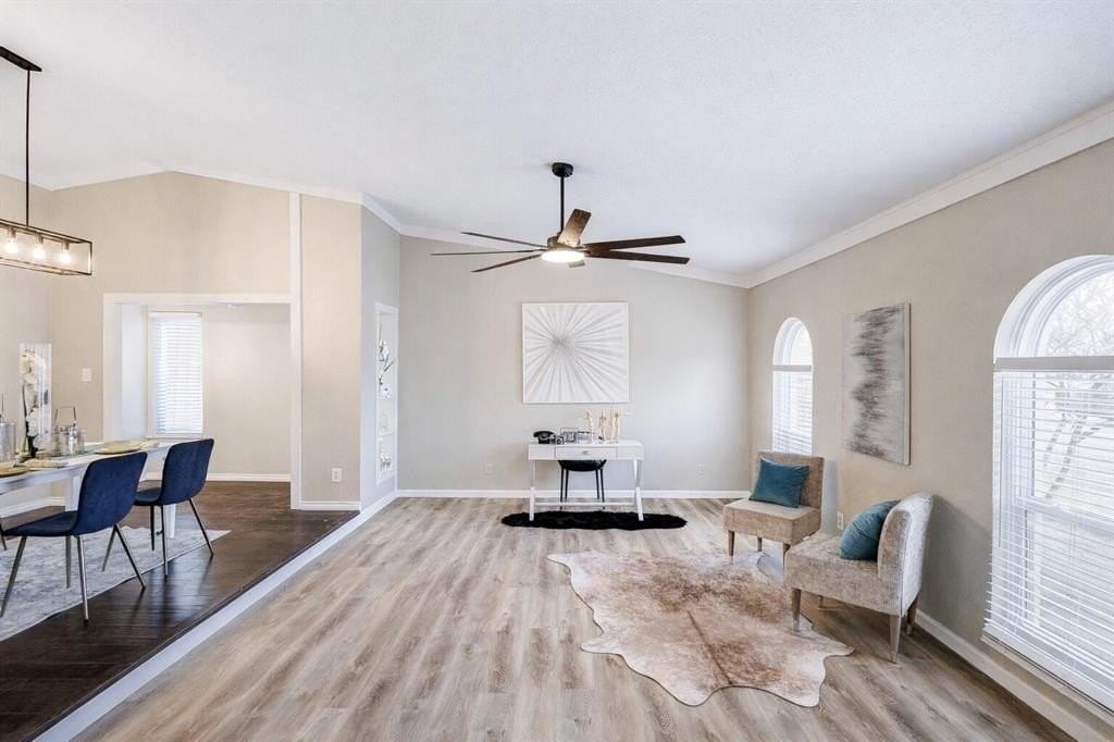 1208 Crestwood Ct - Photo 4 of 23
