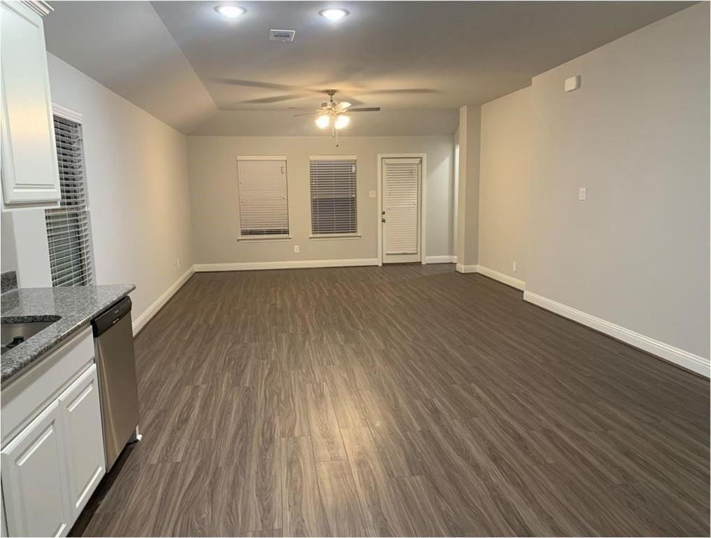 1401 Brindle Dr - Photo 3 of 8