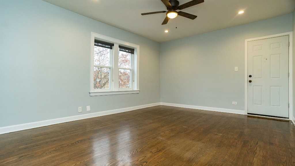3320 N Leclaire Ave #2N - Photo 4 of 7