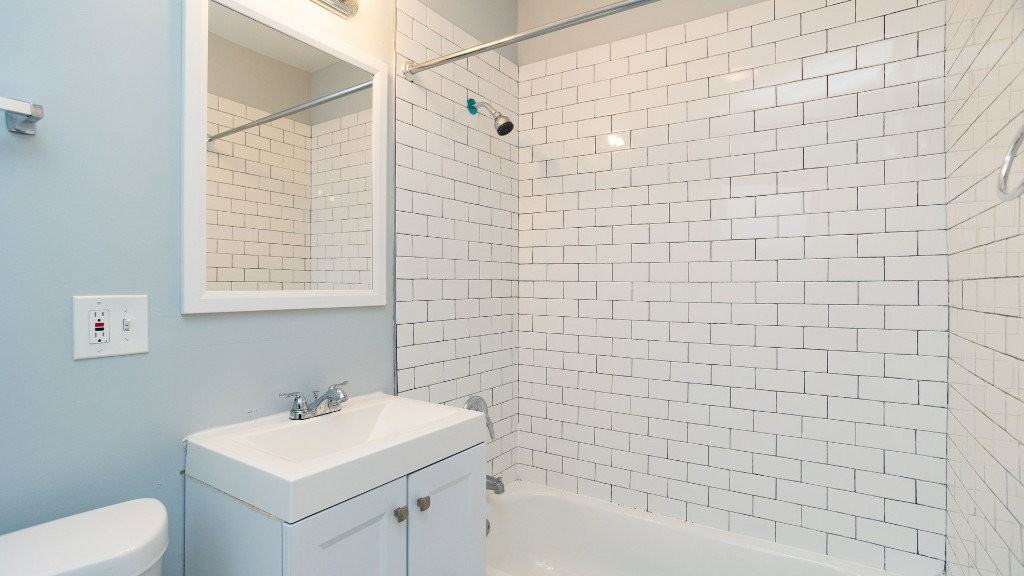 3320 N Leclaire Ave #2N - Photo 5 of 7