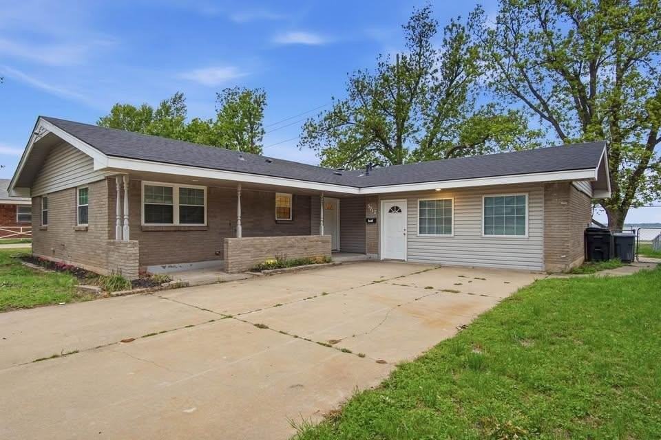 3717 N Eagle Ln - Photo 3 of 41