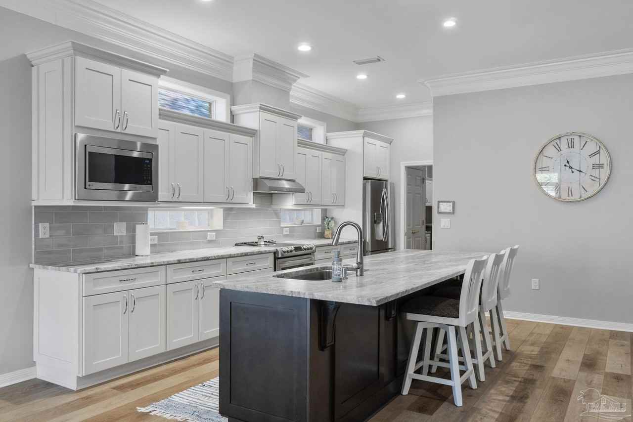 4062 Oak Pointe Dr - Photo 3 of 11