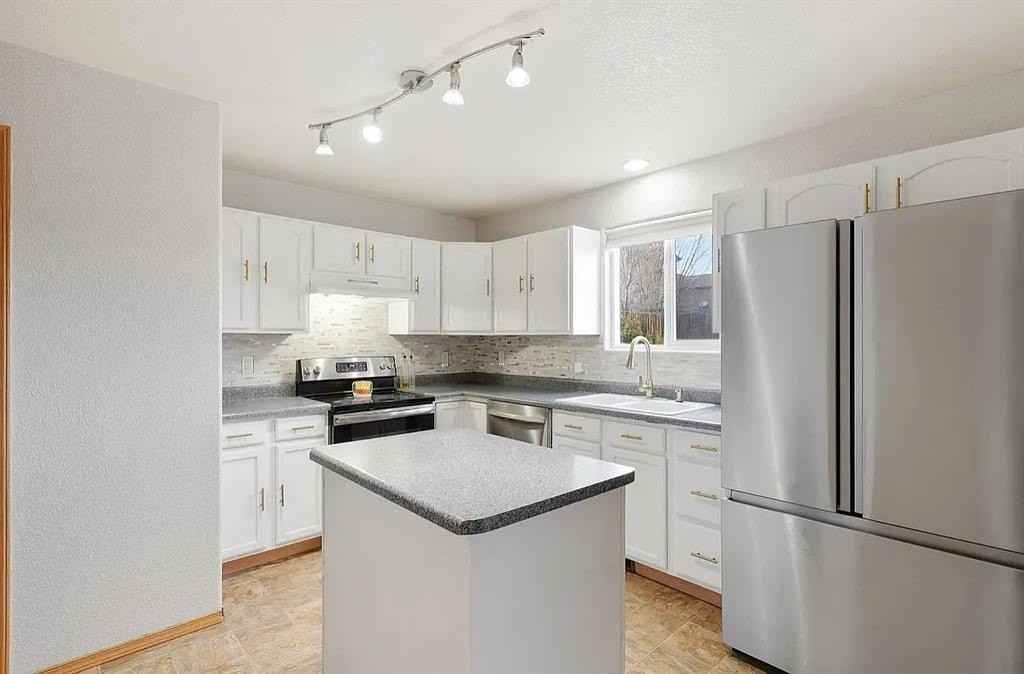 1256 Ancestra Dr - Photo 4 of 13