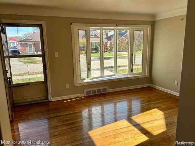 28127 Joan St - Photo 2 of 12