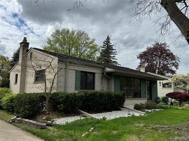 22901 Warner St - Photo 2 of 47