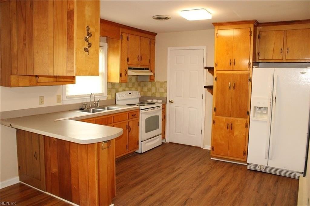 330 Kingsman Dr - Photo 3 of 16