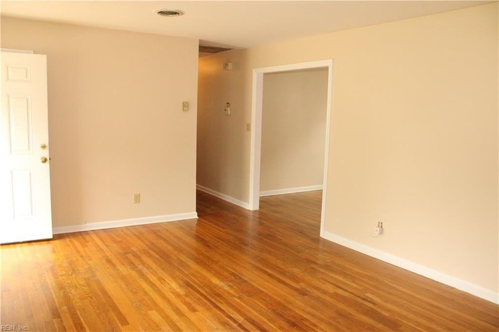 330 Kingsman Dr - Photo 7 of 16