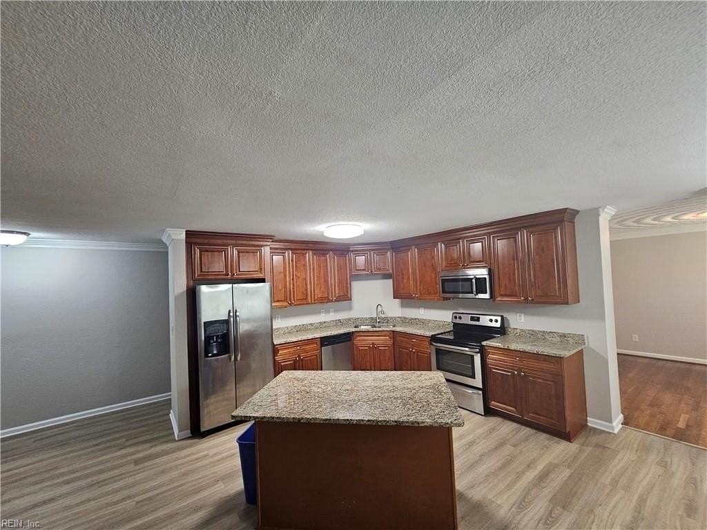 1001 Amherst Ln - Photo 2 of 9