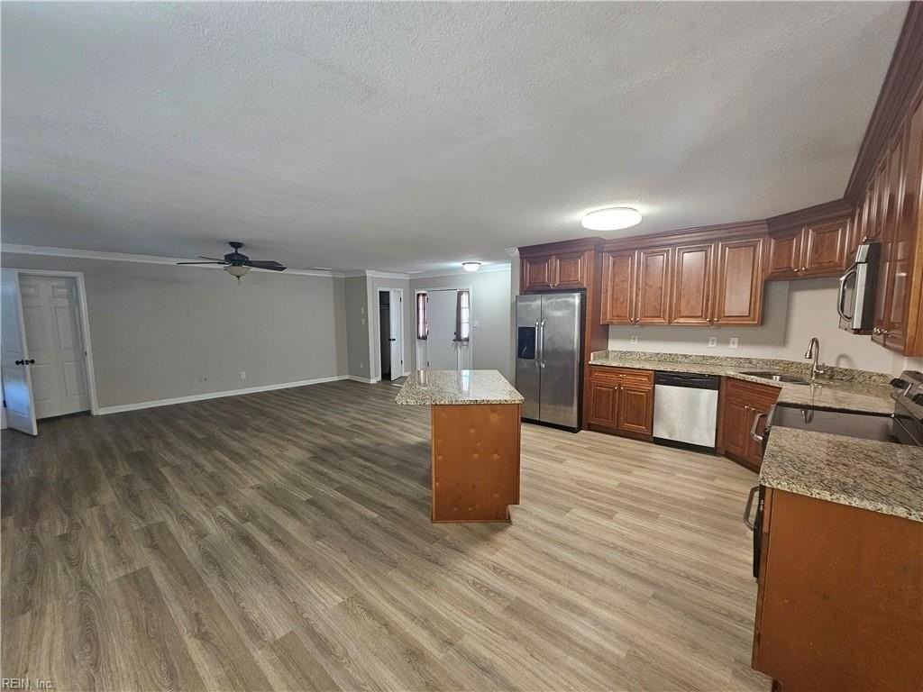 1001 Amherst Ln - Photo 4 of 9