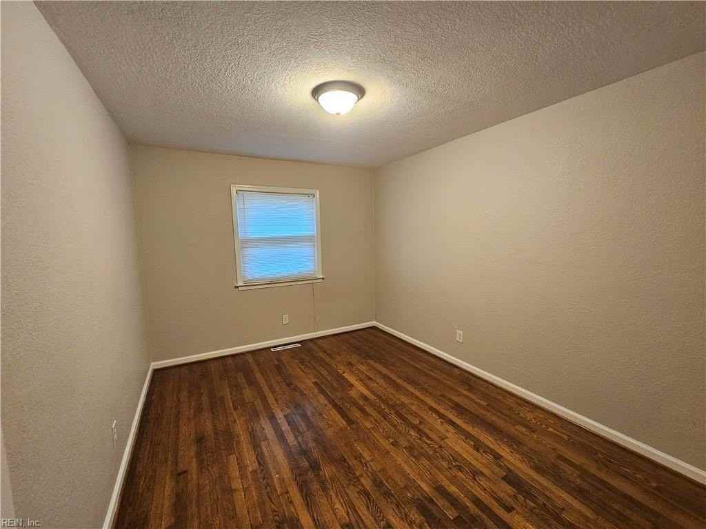 1001 Amherst Ln - Photo 5 of 9