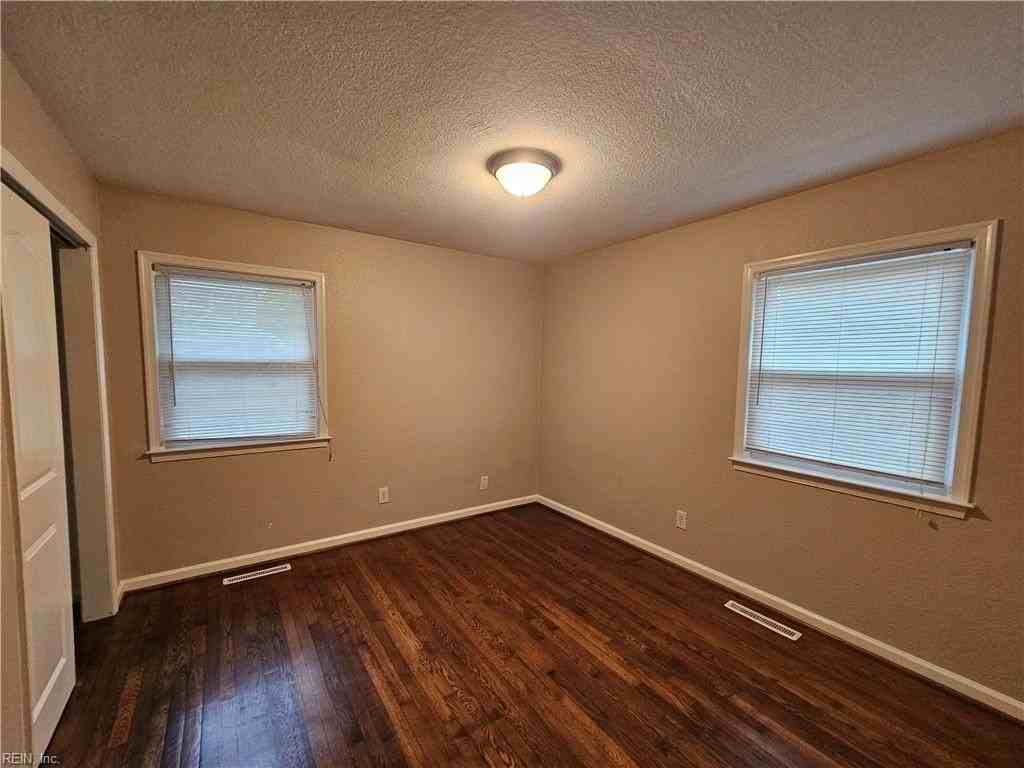 1001 Amherst Ln - Photo 7 of 9