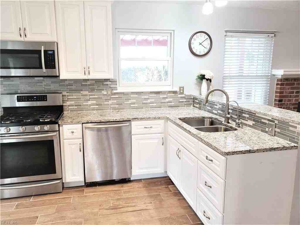 1317 Fernham Ln - Photo 3 of 23