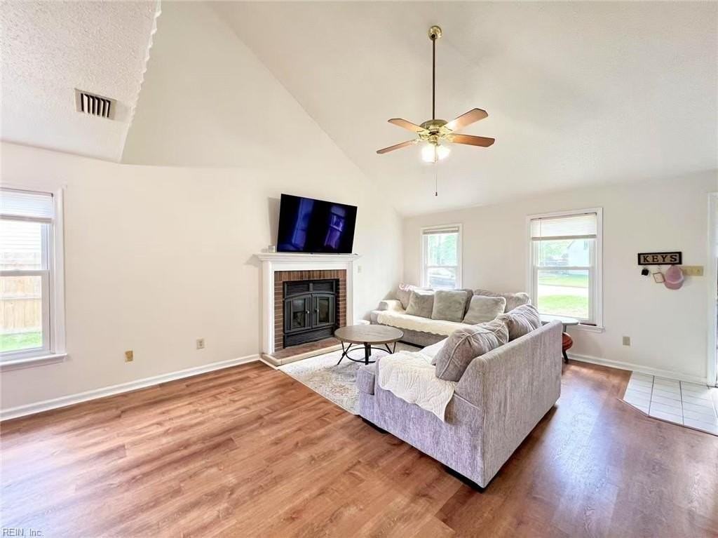 2228 Glenrose Ct - Photo 5 of 33