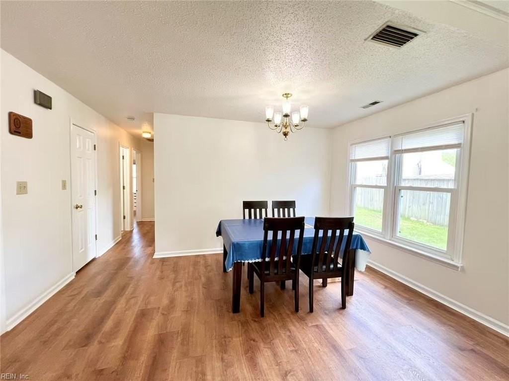 2228 Glenrose Ct - Photo 6 of 33