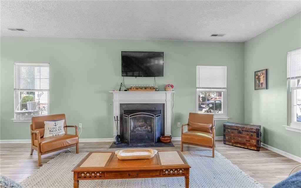 889 Gas Light Ln - Photo 7 of 42