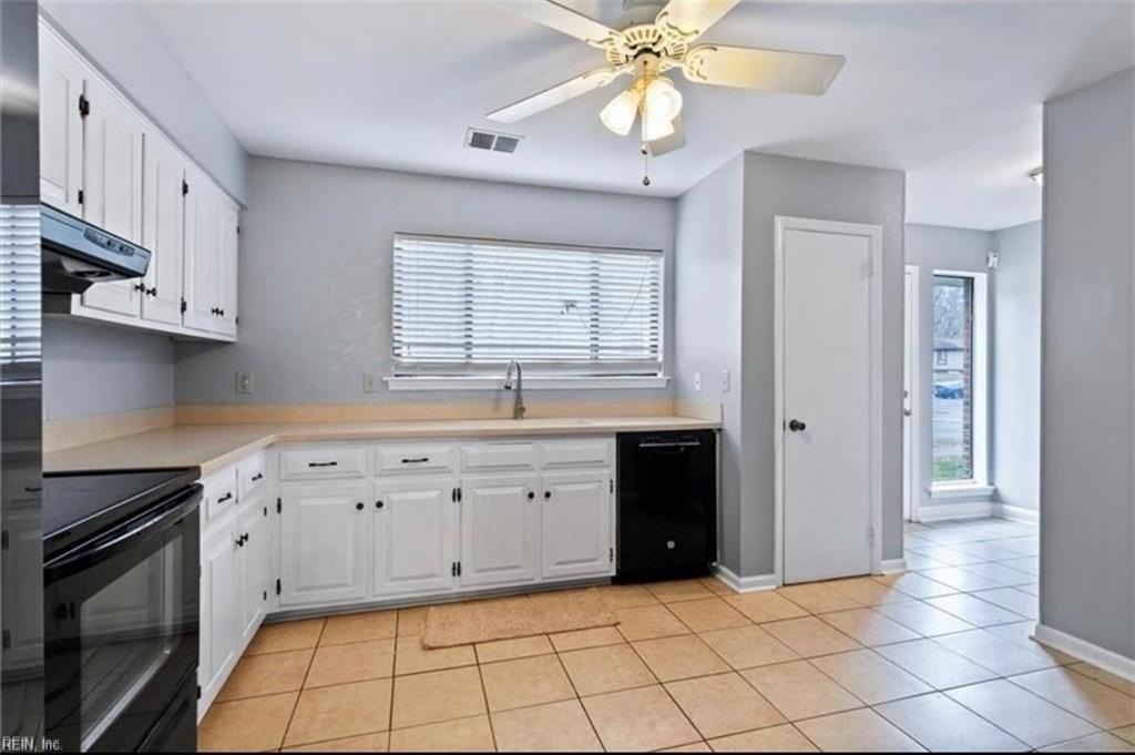 1049 Willow Green Dr - Photo 2 of 25