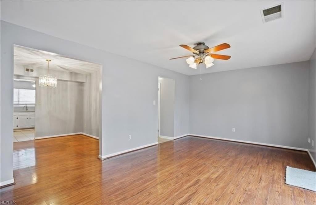 1049 Willow Green Dr - Photo 5 of 25