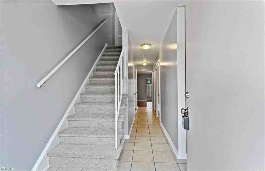 1049 Willow Green Dr - Photo 7 of 25