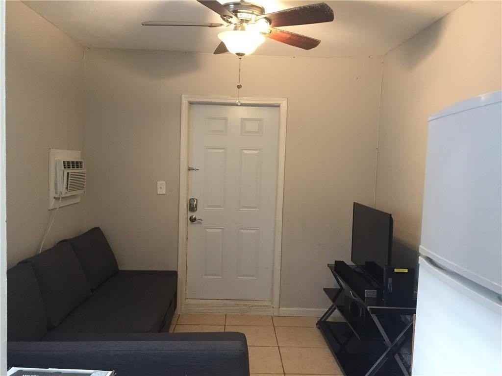 340 Ne 56th St - Photo 2 of 8