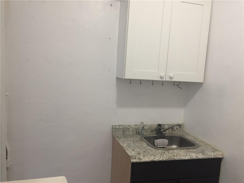 340 Ne 56th St - Photo 4 of 8