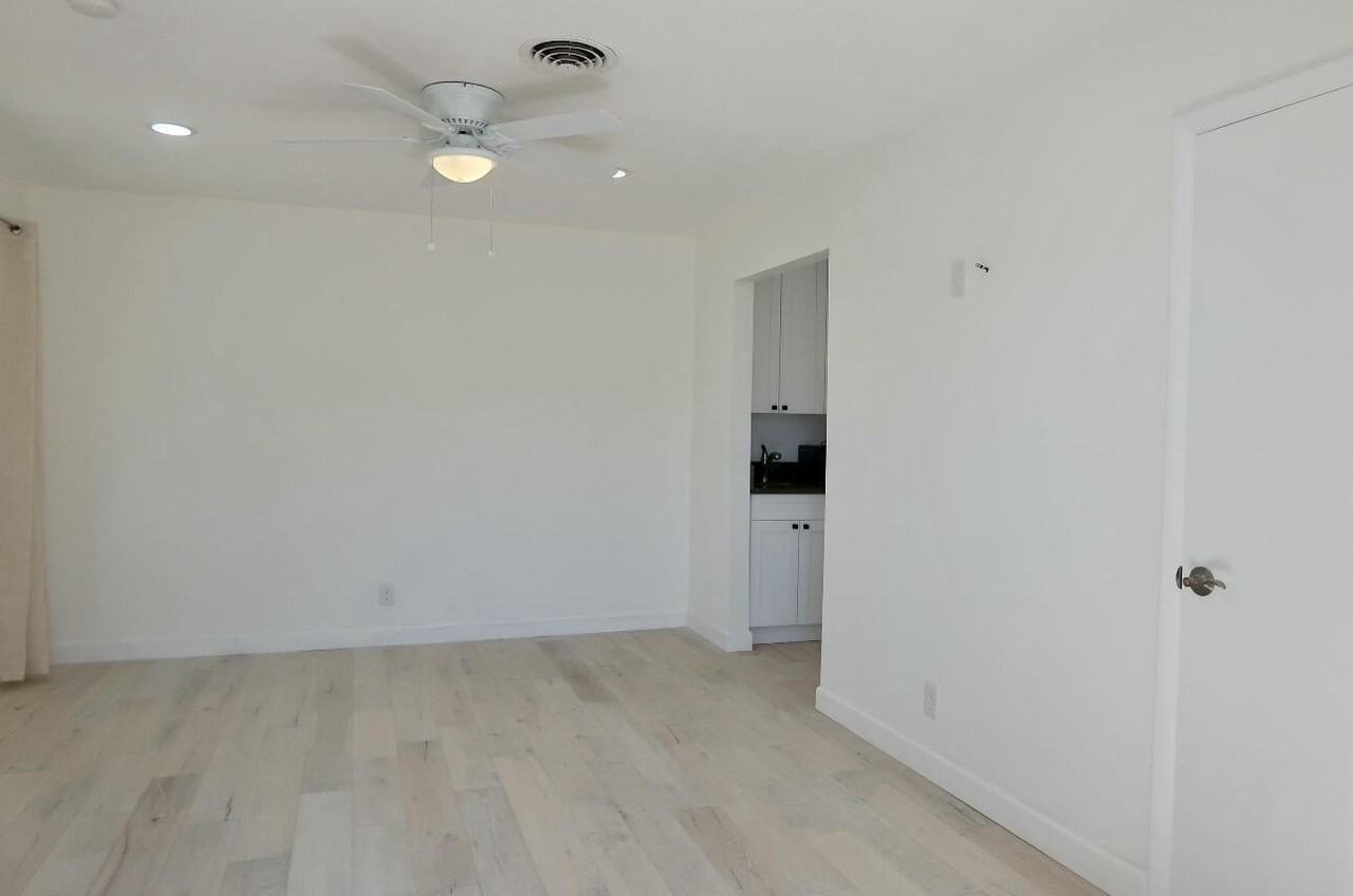 1314 Barrington Dr - Photo 5 of 14