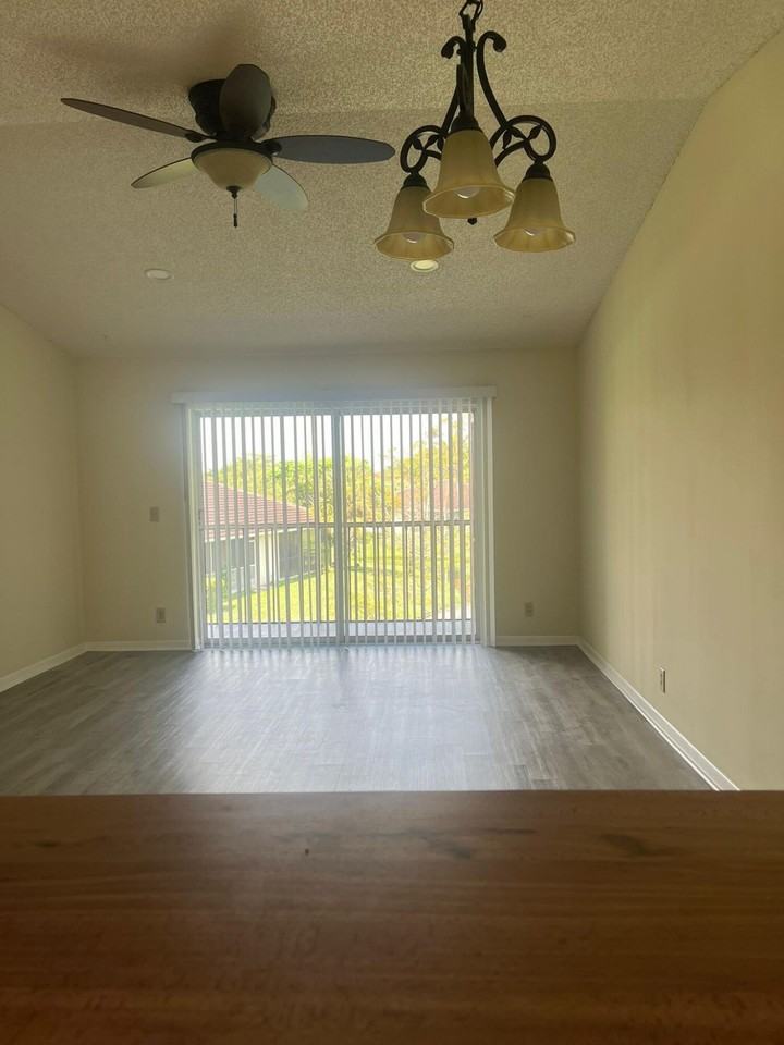9993 Three Lakes Cir - Photo 4 of 22