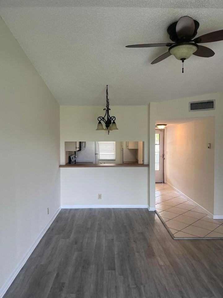 9993 Three Lakes Cir - Photo 6 of 22