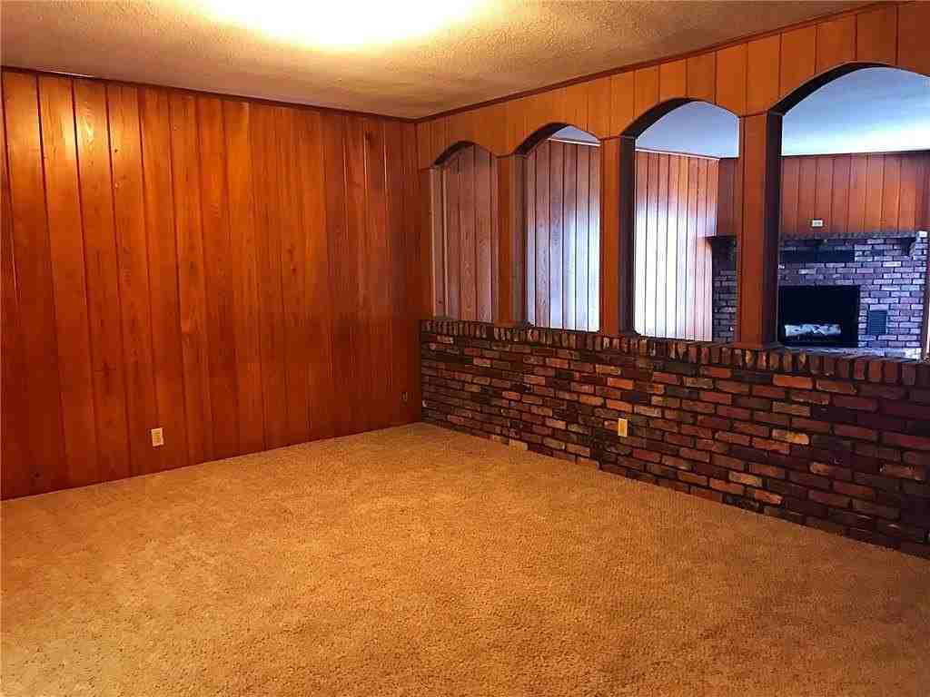 209 Nw 1st Ave - Photo 5 of 15