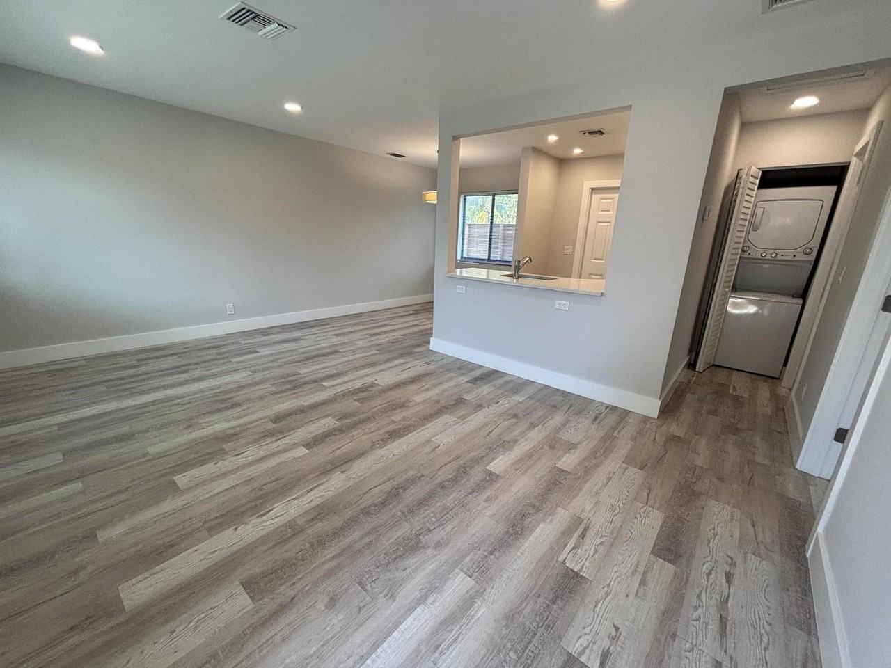 927 N L St #B - Photo 4 of 24