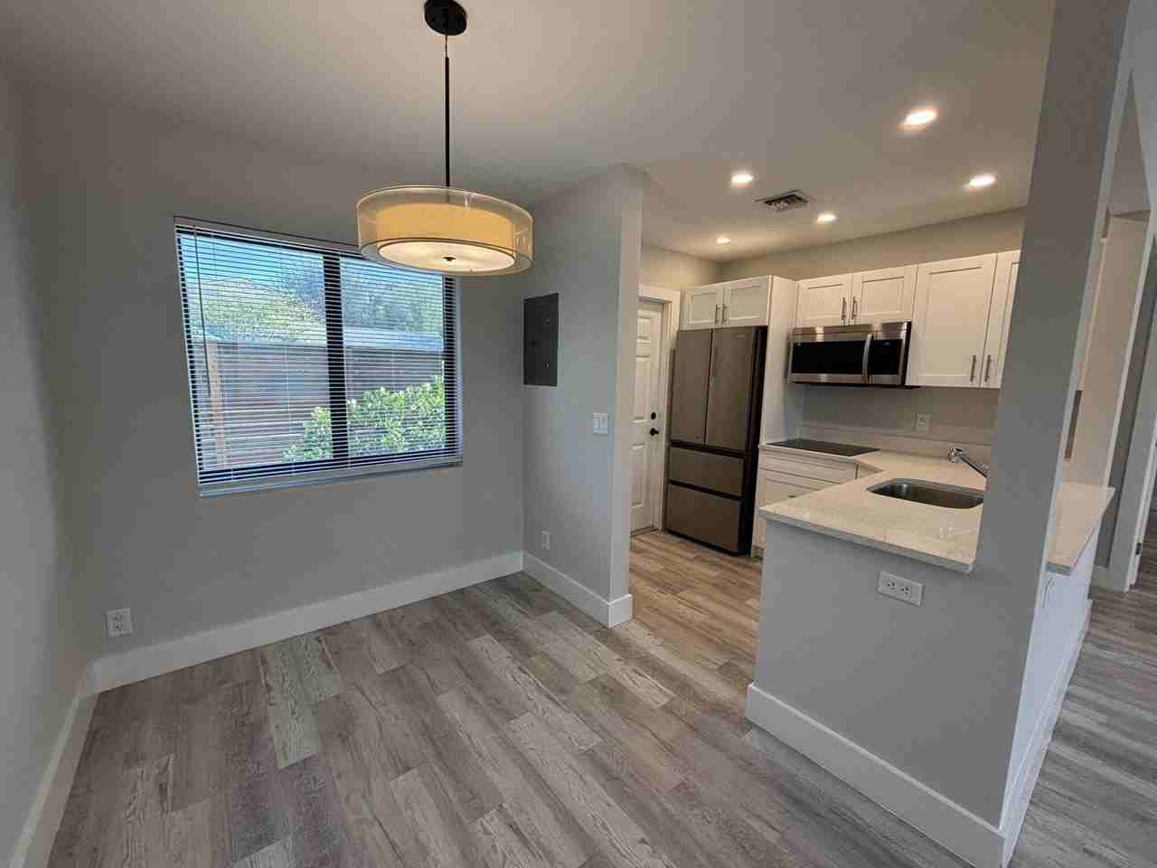 927 N L St #B - Photo 5 of 24